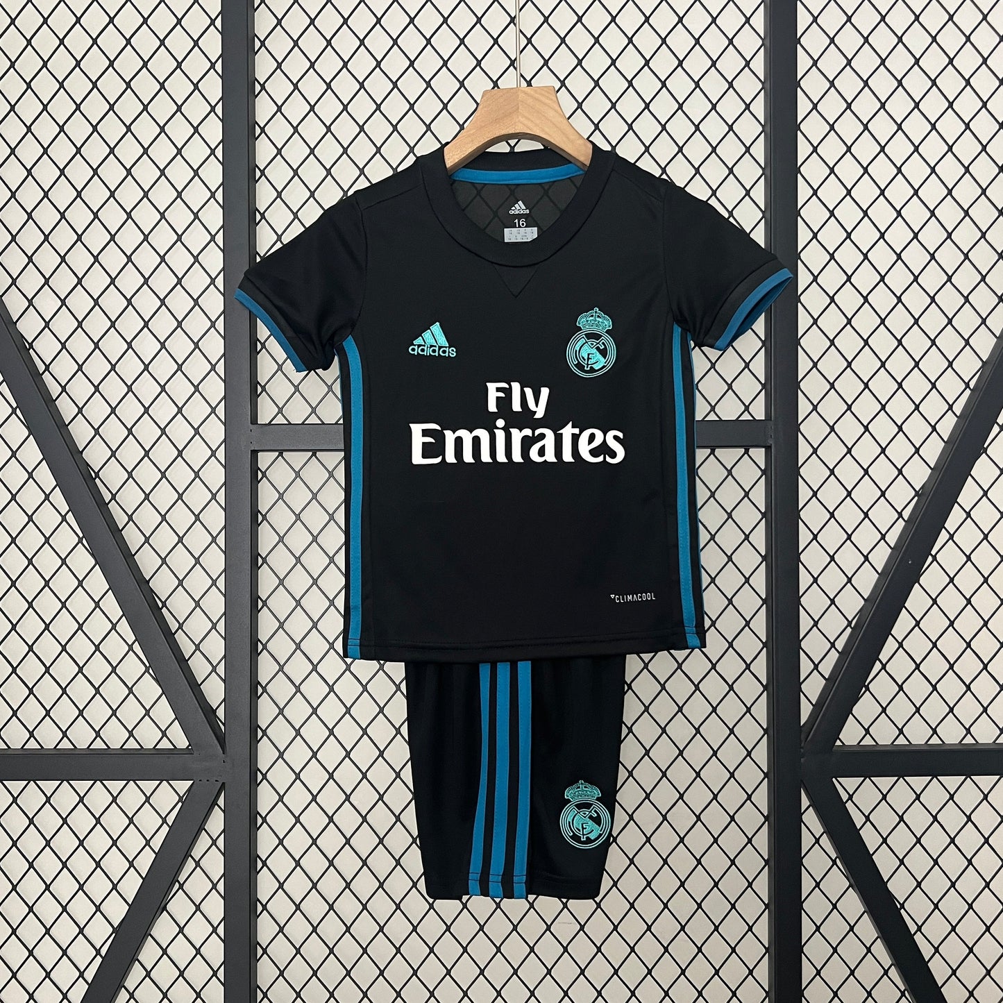 REAL MADRID II 17/18 KIDS KIT (RETRO)